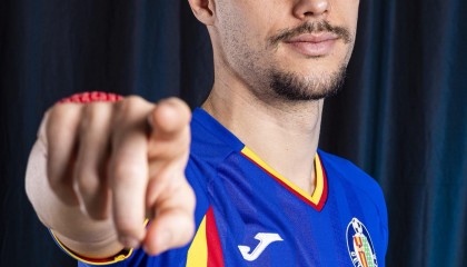 爱游戏-阿斯赞赫塔费新援：沙巴茨之狼、征服者、混乱艺术家、金左脚